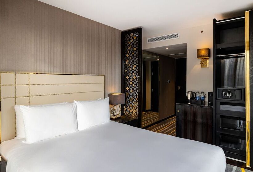 اتاق لوکس, Saint London