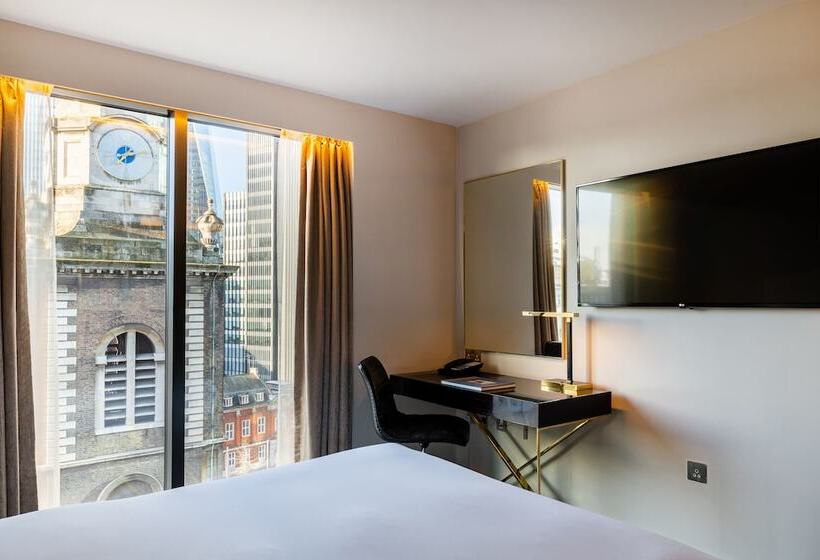Номер Deluxe, Saint London