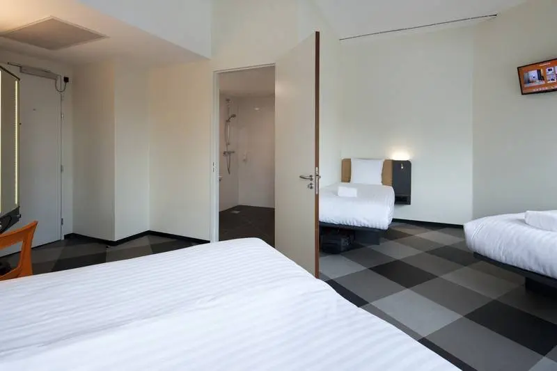 Standard Neljän Hengen Huone, Easyhotel Amsterdam Arena Boulevard