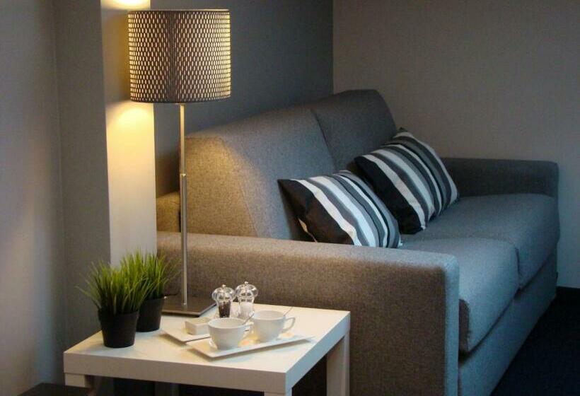 استودیو استاندارد با تخت کینگ, Forum Evolución