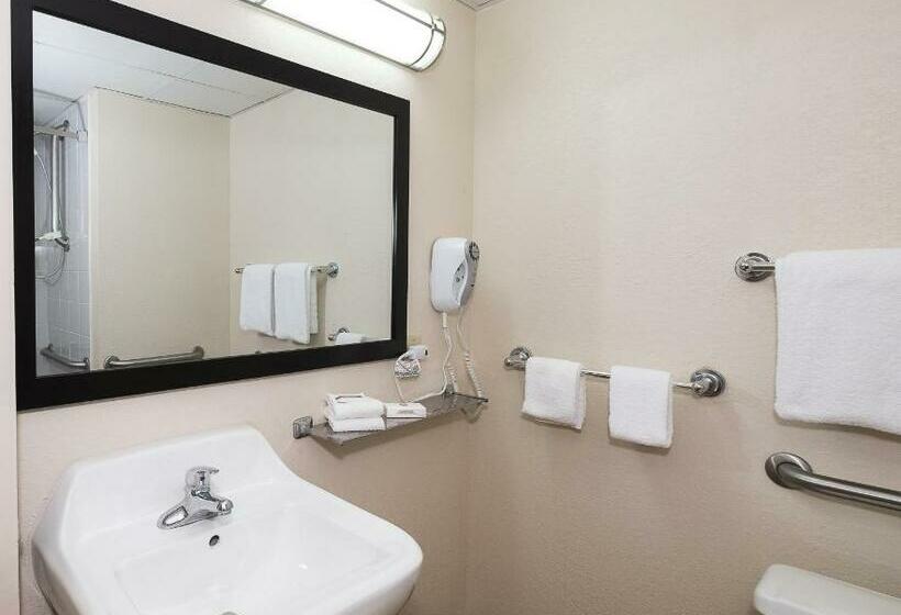 장애인을 위한 수피리어 룸, Red Roof Inn Cortland