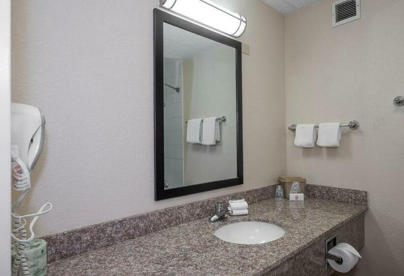 디럭스 룸, Red Roof Inn Cortland