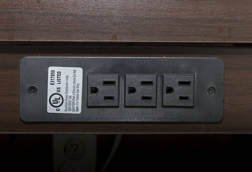 장애인을 위한 수피리어 룸, Red Roof Inn Cortland