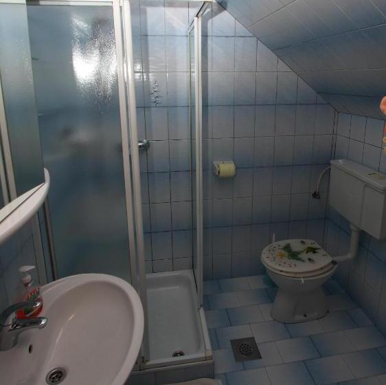 اتاق استاندارد یک نفره, Rooms & Apartments Jana