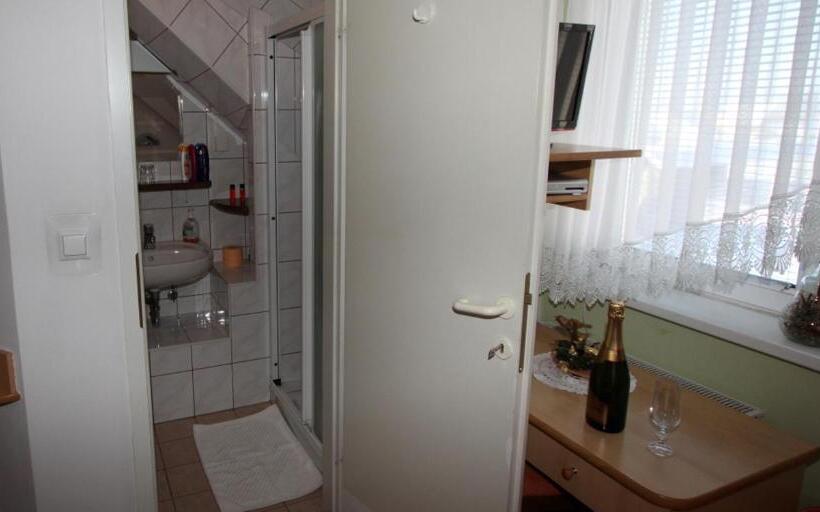 استودیو استاندارد با بالکن, Rooms & Apartments Jana