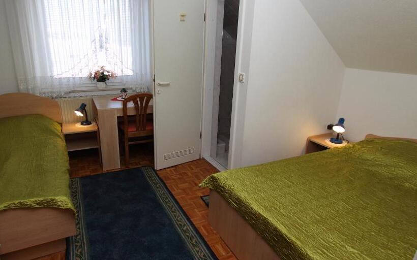 اتاق عادی, Rooms & Apartments Jana