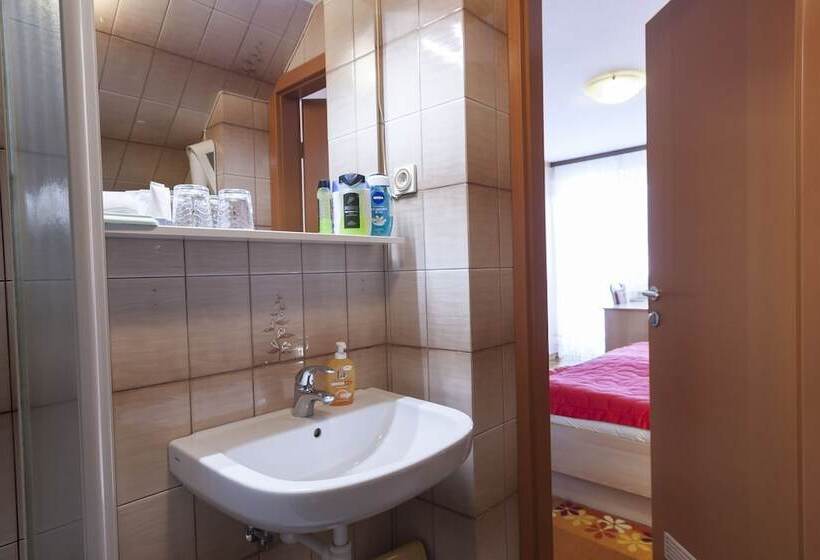اتاق استاندارد چهار تخته, Rooms & Apartments Jana