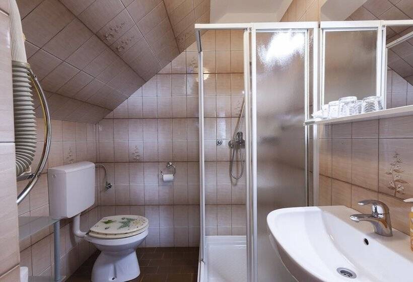 اتاق استاندارد چهار تخته, Rooms & Apartments Jana