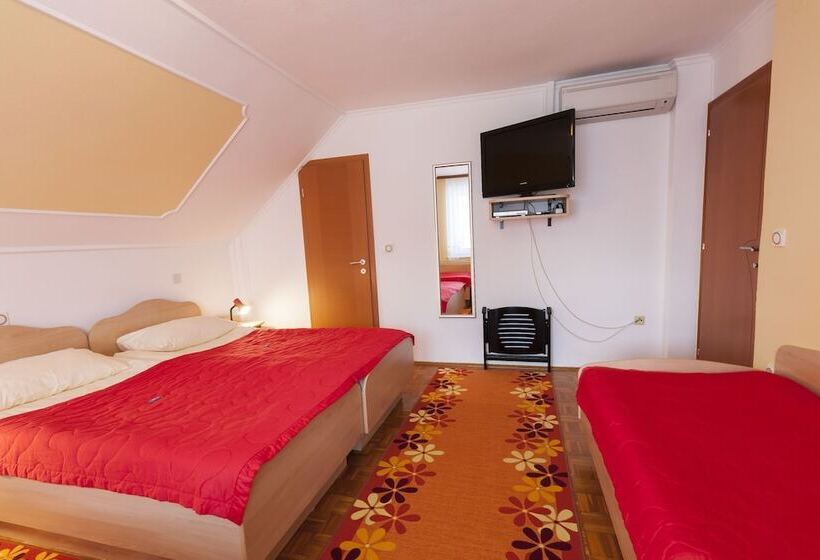 اتاق استاندارد چهار تخته, Rooms & Apartments Jana