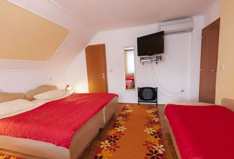اتاق استاندارد چهار تخته, Rooms & Apartments Jana