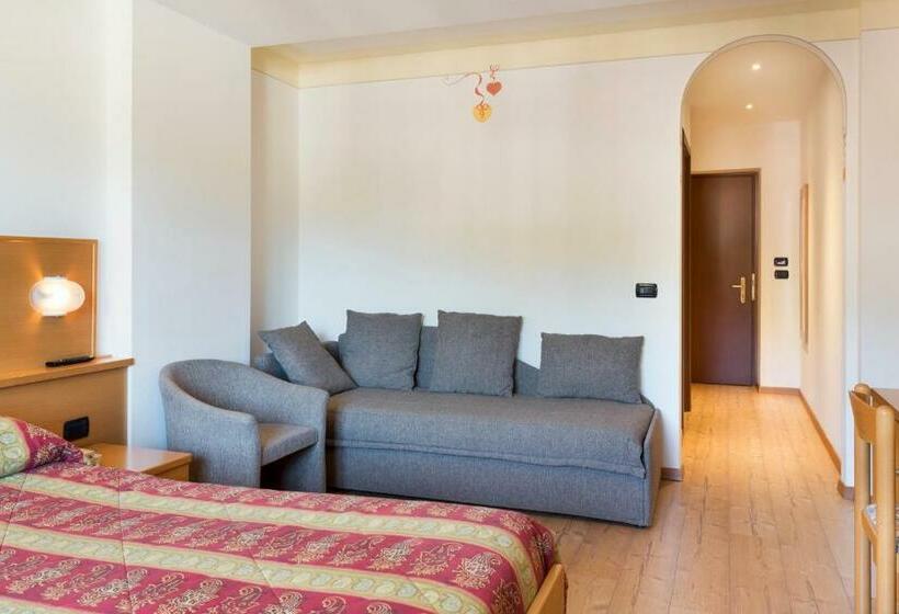 חדר סטנדרט לשלושה, Stella Alpina