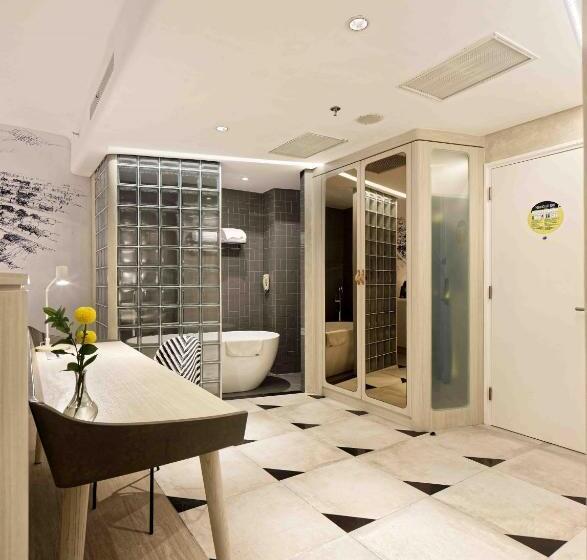 Suite, Yello Hotel Harmoni