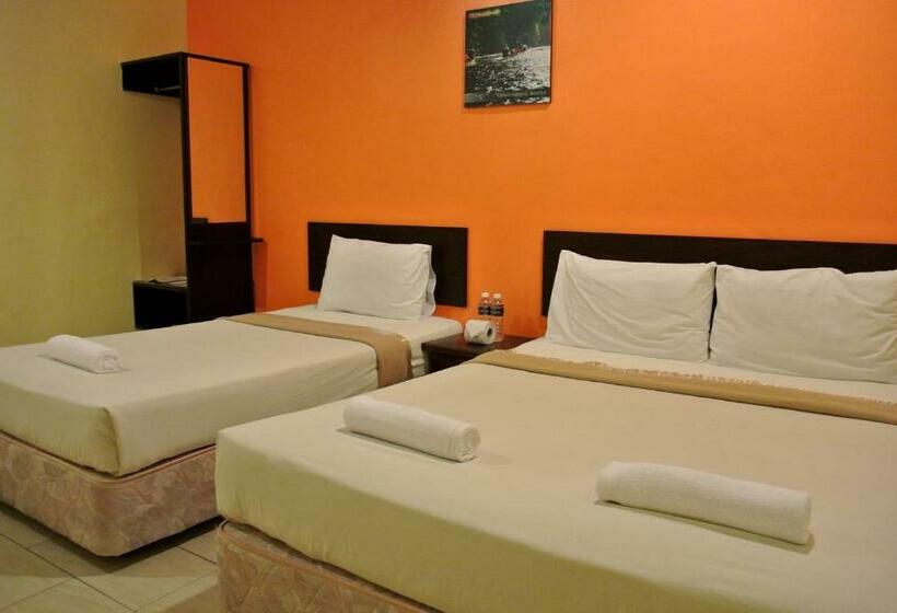 Comfort Triple Room, Wau Hotel & Café