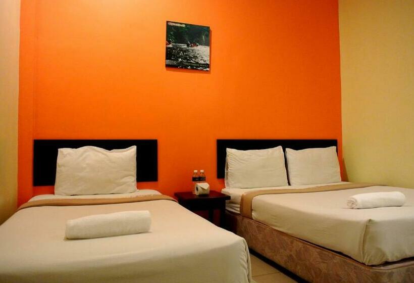 Triple Classic Room, Wau Hotel & Café