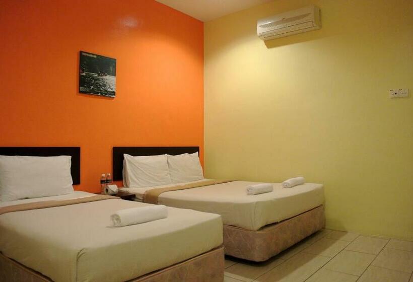 Comfort Triple Room, Wau Hotel & Café