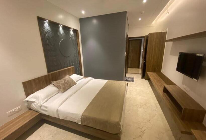 デラックスルーム, Dwarka Grand