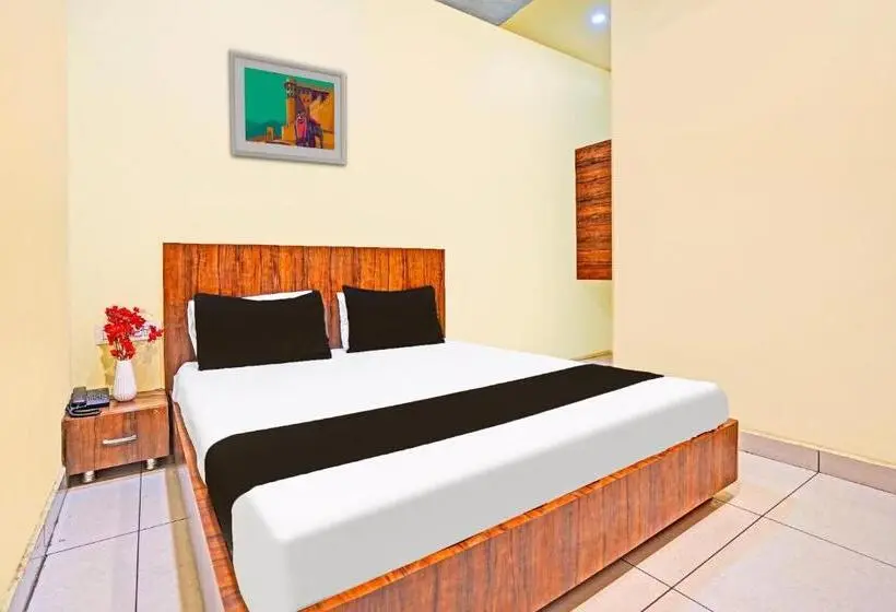 Classic Kolmen Hengen Huone, O Royal Inn