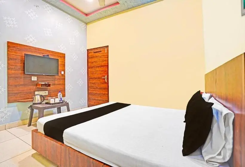 Classic Kolmen Hengen Huone, O Royal Inn