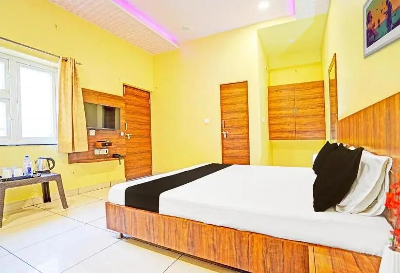 Classic Kolmen Hengen Huone, O Royal Inn