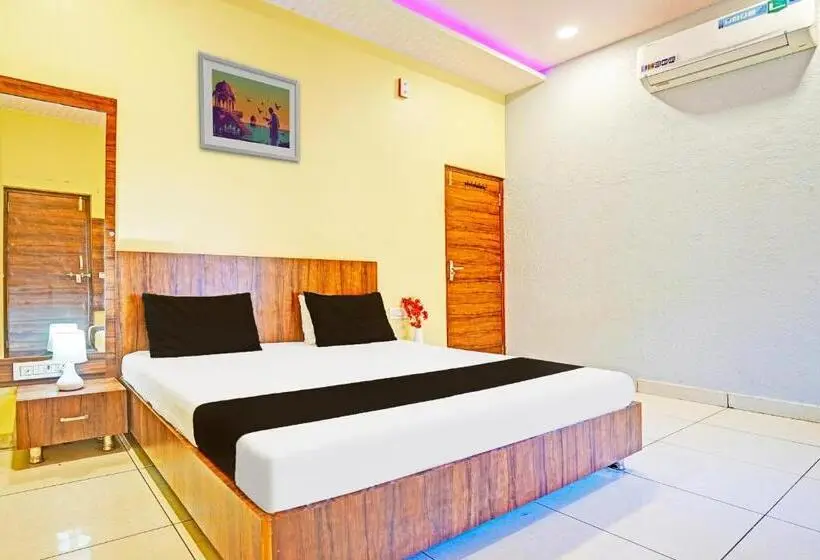 Classic Kolmen Hengen Huone, O Royal Inn