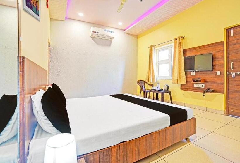 Quarto Triplo Clássico, O Royal Inn