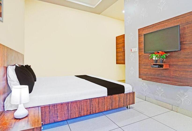 Quarto Triplo Clássico, O Royal Inn