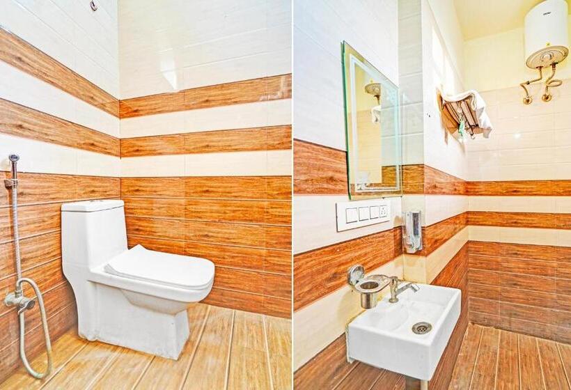 Quarto Triplo Clássico, O Royal Inn