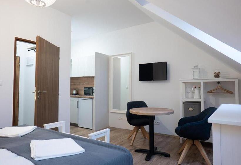 إستوديو قياسى, Fwu Fitness Wellness Ubytovanie