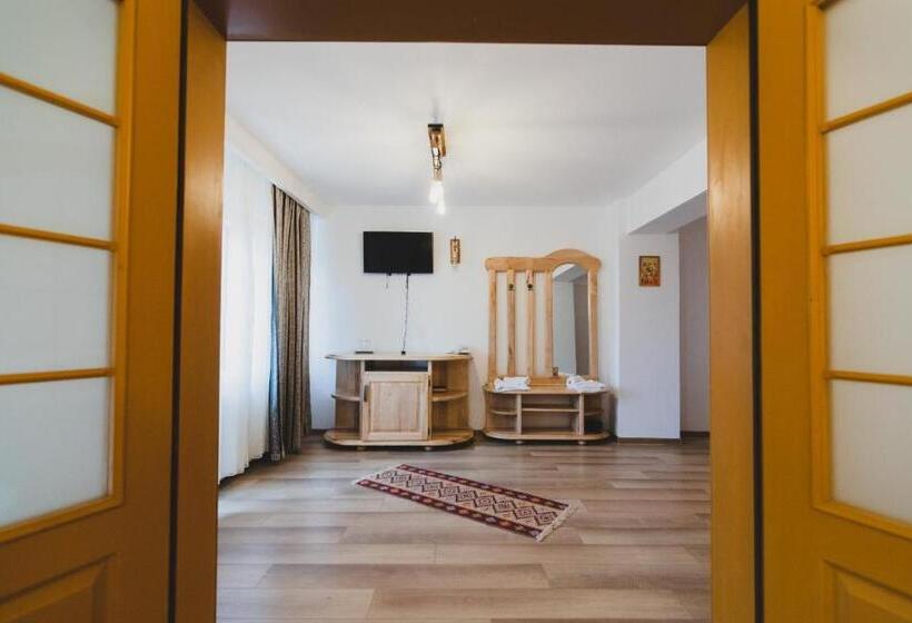 Семейный Номер, Pensiunea Cheile Oltetului