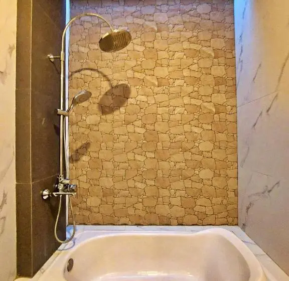 Perhesviitti, Amaras Villa