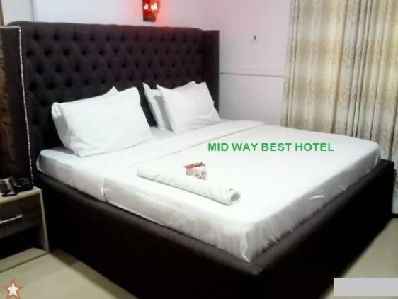 اتاق لوکس, Mid Way Best