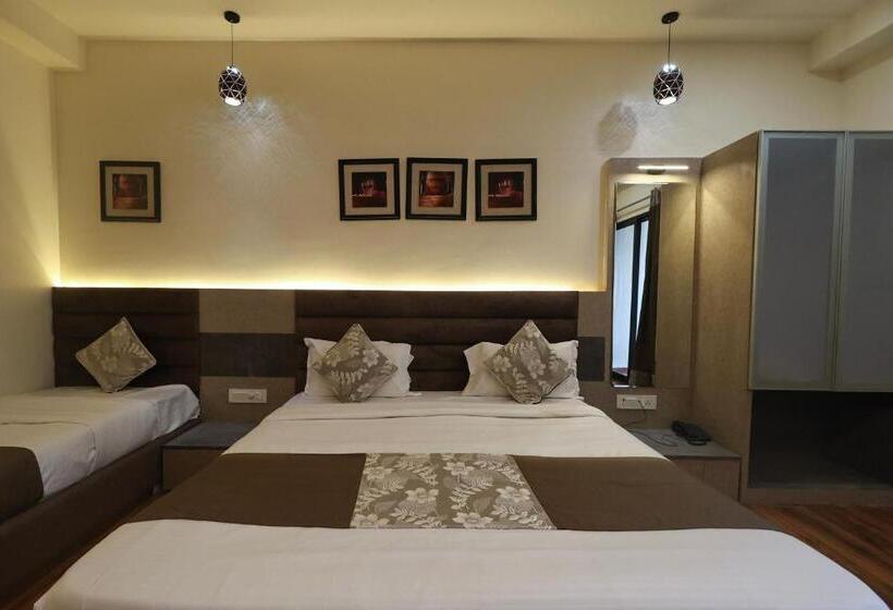 Трехместный Номер Стандарт с Балконом, Sur