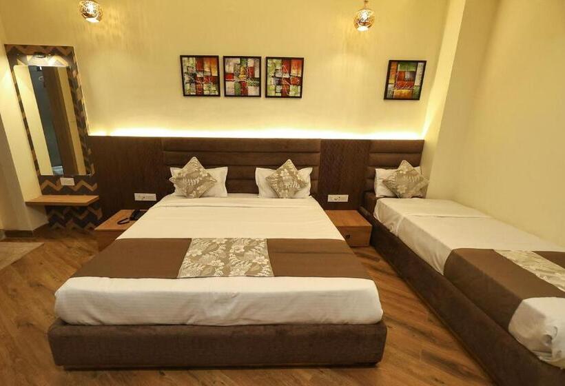 Трехместный Номер Стандарт с Балконом, Sur