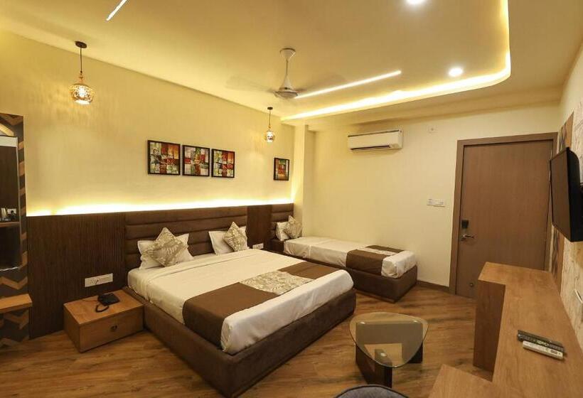 Трехместный Номер Стандарт с Балконом, Sur