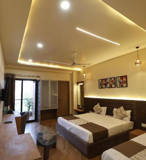 Трехместный Номер Стандарт с Балконом, Sur