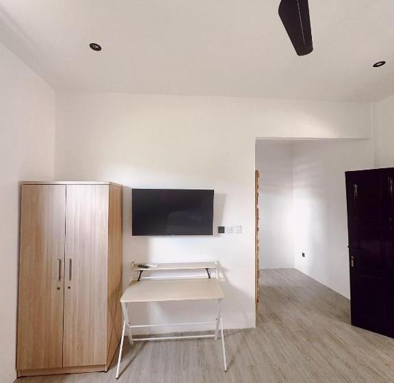 חדר סטנדרט, The Confidential Mandalika