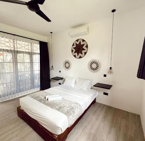 חדר סטנדרט, The Confidential Mandalika