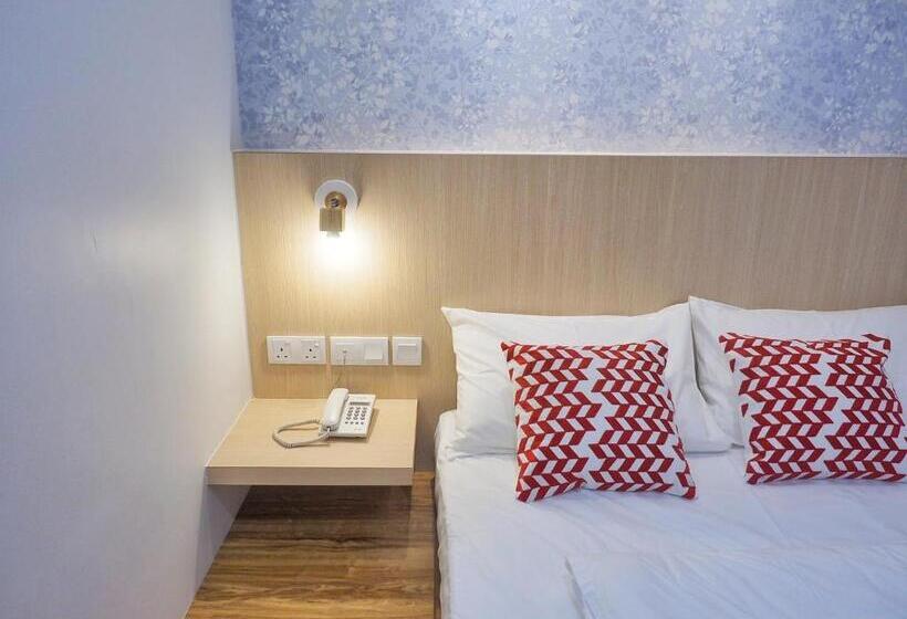 Standard Szoba, The Tree