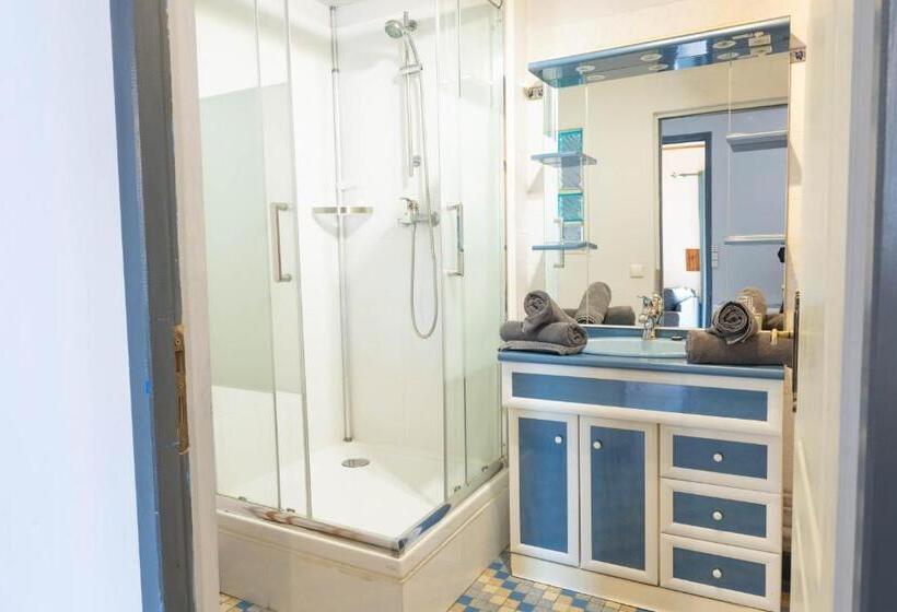 חדר משפחתי, Domaine De Karoli