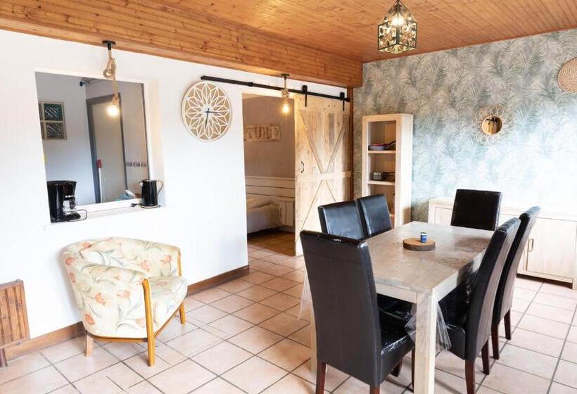 חדר משפחתי, Domaine De Karoli