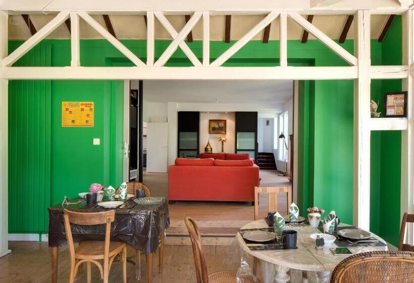 발코니 디럭스 룸, Le Monde De Charlie