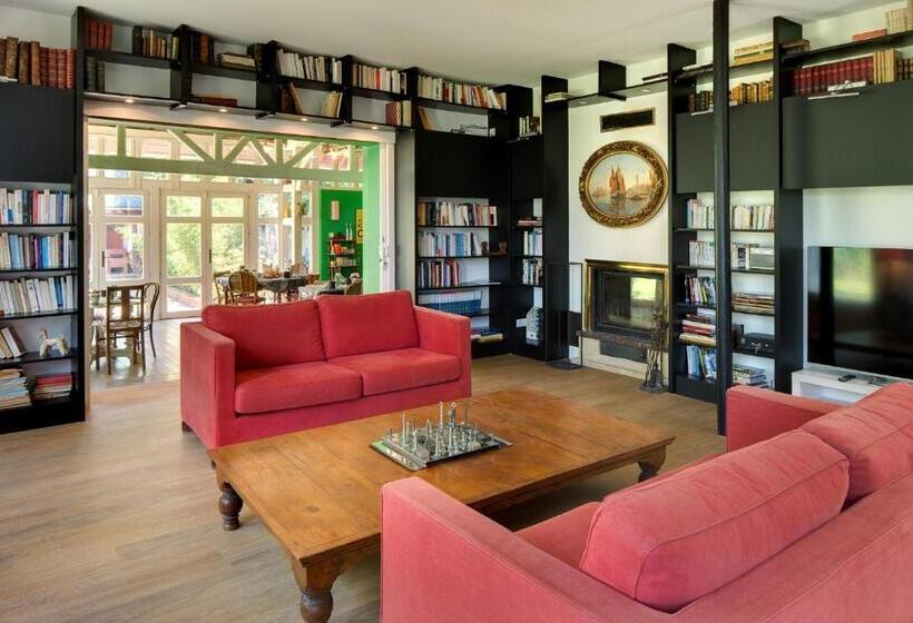 패밀리 스위트, Le Monde De Charlie