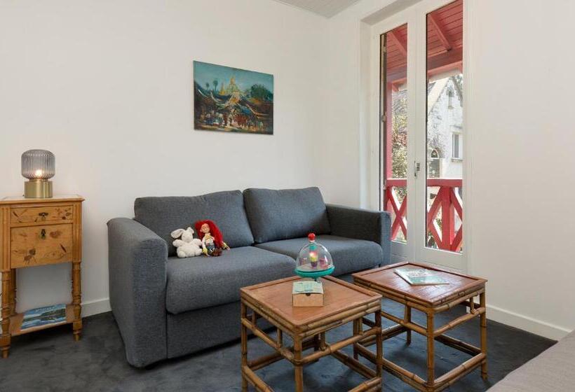 패밀리 스위트, Le Monde De Charlie