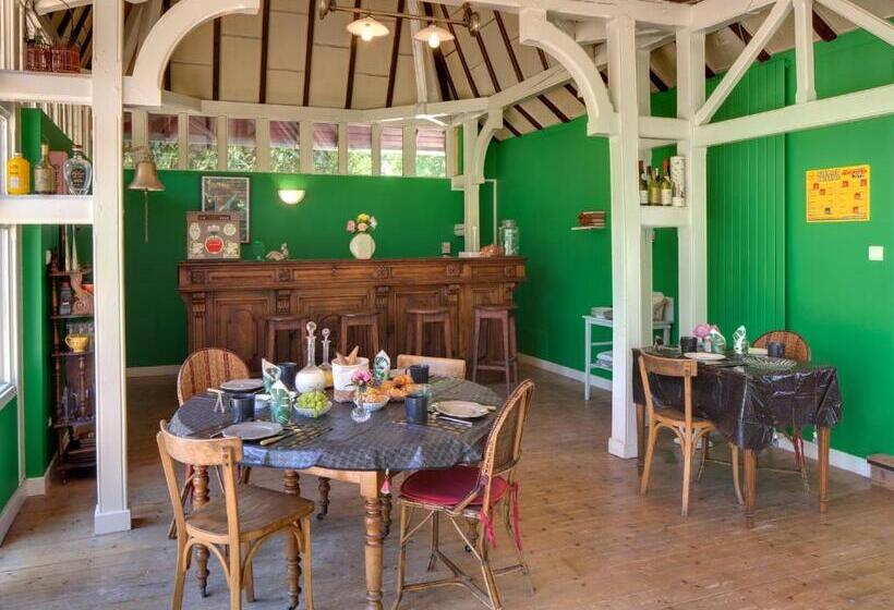 디럭스 룸, Le Monde De Charlie