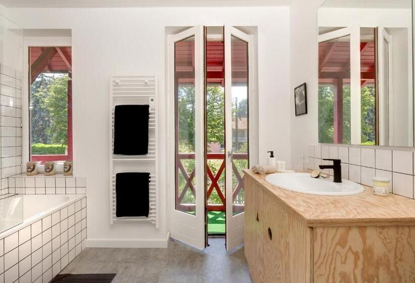 디럭스 룸, Le Monde De Charlie