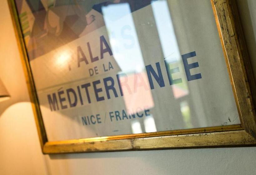 패밀리 스위트, Le Monde De Charlie