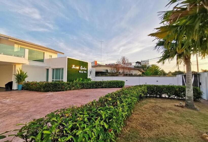 חדר סטנדרט נוף לבריכה, Secret Garden Warni Villa