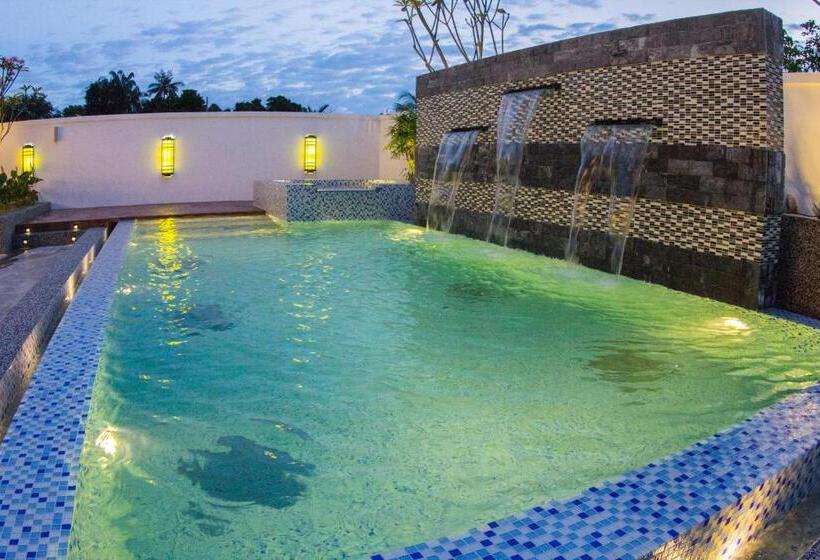 חדר דלוקס עם מרפסת, Secret Garden Warni Villa