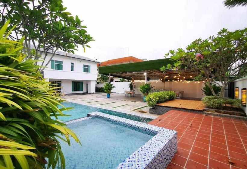 חדר דלוקס, Secret Garden Warni Villa