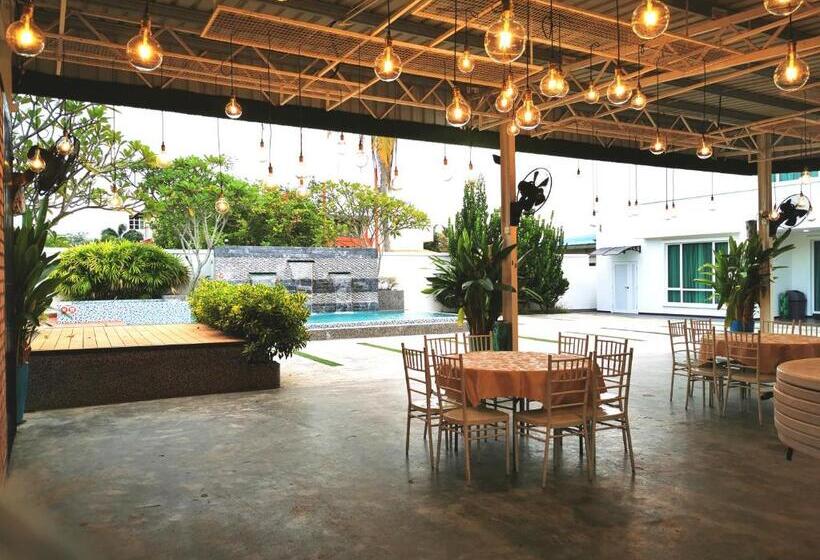 חדר דלוקס, Secret Garden Warni Villa